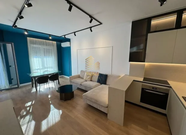 Tirane, jepet me qera apartament 1+1+Ballkon Kati 8, 70 m² 800 € (Porcelan)