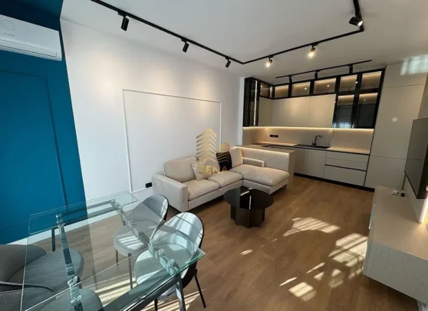 Tirane, jepet me qera apartament 1+1+Ballkon Kati 8, 70 m² 800 € (Porcelan)