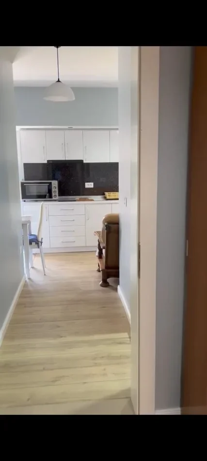 Tirane, jepet me qera Vile 1+1 Kati 3, 65 m² 370 € (rruga 5 maji)