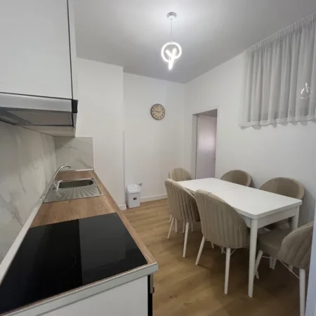Tirane, jepet me qera apartament 1+1 Kati 5, 85 m² 650 € (Rruga e Kavajes (Prane Qendres))