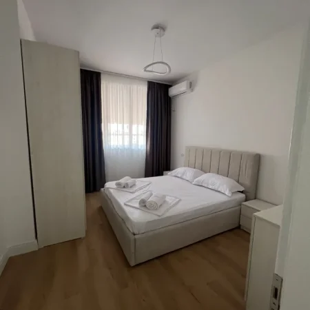 Tirane, jepet me qera apartament 1+1 Kati 5, 85 m² 650 € (Rruga e Kavajes (Prane Qendres))