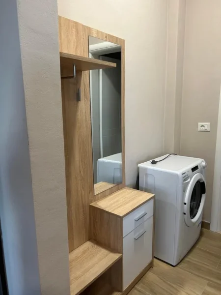Tirane, jepet me qera apartament 1+1 Kati 1, 65 m² 350 € (Yzberisht)