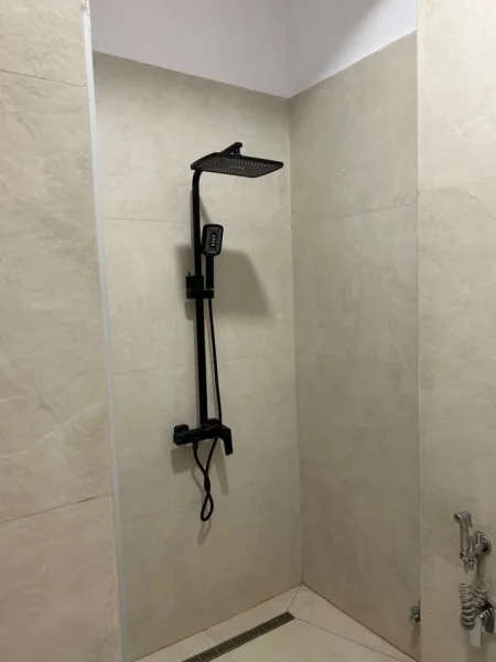 Tirane, jepet me qera apartament 1+1 Kati 1, 65 m² 350 € (Yzberisht)