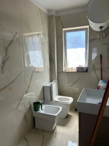 Tirane, jepet me qera apartament 2+1 Kati 5, 80 m² 600 € (Zogu i Zi)