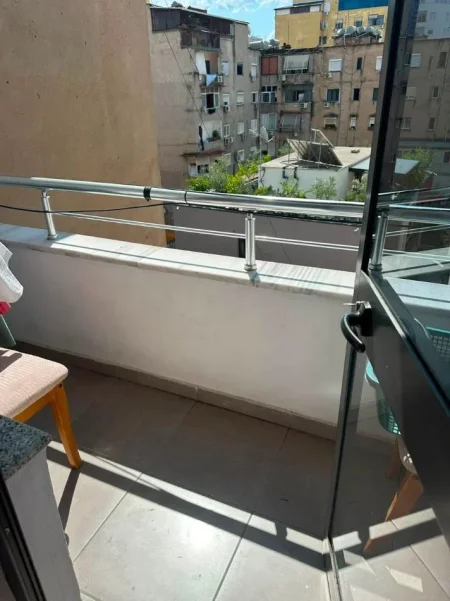 Tirane, jepet me qera apartament 2+1 Kati 5, 80 m² 600 € (Zogu i Zi)