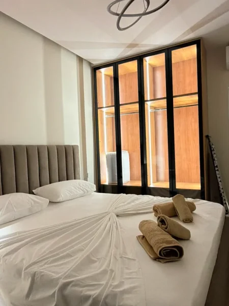 Tirane, jepet me qera apartament 1+1+Ballkon Kati 8, 75 m² 1.100 € (Rruga Mine Peza, Golden Tower)