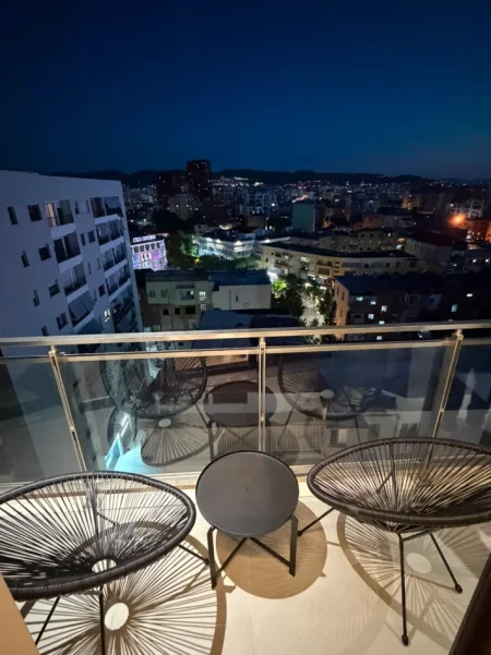 Tirane, jepet me qera apartament 1+1+Ballkon Kati 8, 75 m² 1.100 € (Rruga Mine Peza, Golden Tower)