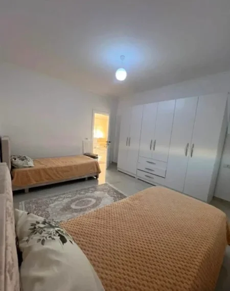 Tirane, jepet me qera apartament 2+1 Kati 2, 120 m² 500 € (Zona e Senatoriumit)