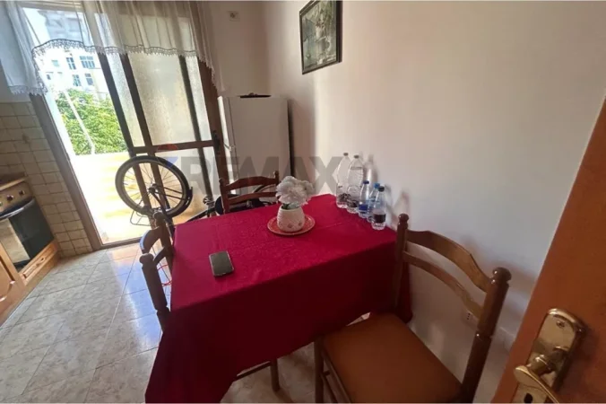 Vlore, shitet apartament 1+1+Ballkon Kati 3, 64 m² 75.000 € (Rruga Mustafa Bello, Kali Trojes, Vlore)