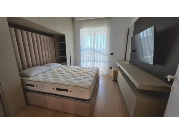 Tirane, jepet me qera apartament 1+1 Kati 8, 62 m² 800 € (Porcelan)