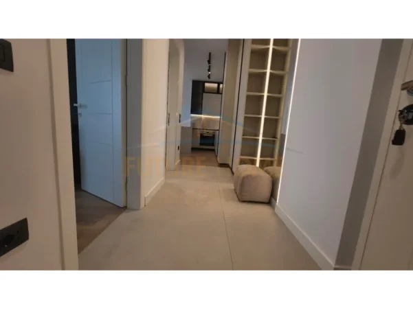 Tirane, jepet me qera apartament 1+1 Kati 8, 62 m² 800 € (Porcelan)