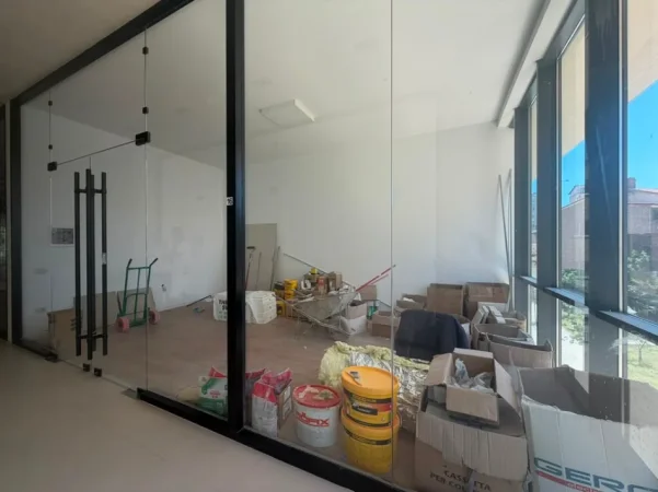 Tirane, jepet me qera ambjent biznesi Kati 2, 35 m² 700 € 