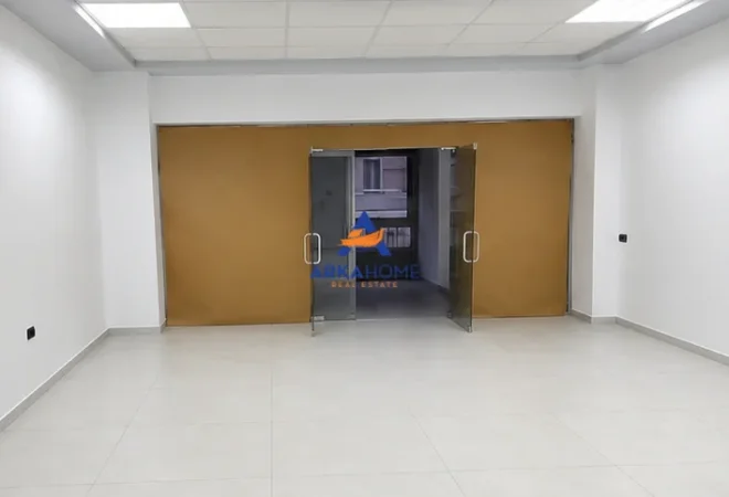 Tirane, shitet dyqan Kati 2, 67 m² 
