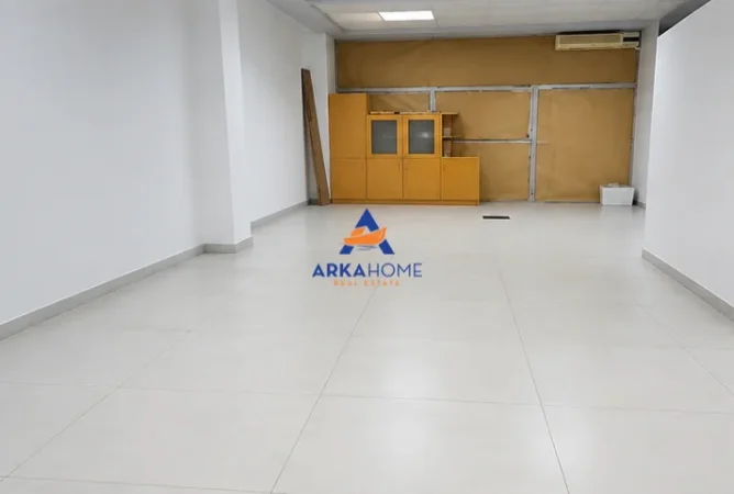 Tirane, shitet dyqan Kati 2, 67 m² 