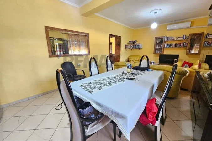 Tirane, jepet me qera apartament 1+1 Kati 1, 70 m² 350 € (Qytet Studenti)