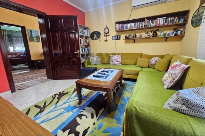 Tirane, jepet me qera apartament 1+1 Kati 1, 70 m² 350 € (Qytet Studenti)