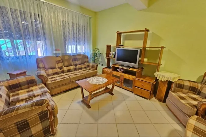 Tirane, jepet me qera apartament 1+1 Kati 1, 70 m² 350 € (Qytet Studenti)