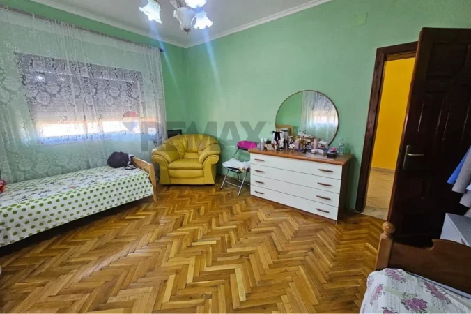 Tirane, jepet me qera apartament 1+1 Kati 1, 70 m² 350 € (Qytet Studenti)