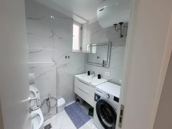 Tirane, shes apartament 2+1 Kati 5, 90 m² 268.000 € (Rruga Frosina Plaku)