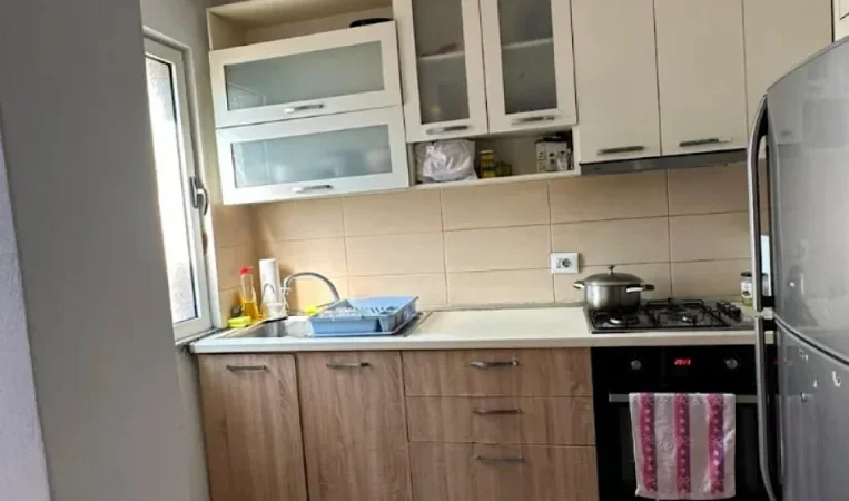 Tirane, jepet me qera apartament 2+1 Kati 5, 80 m² 550 € 