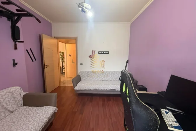 Tirane, shitet apartament 2+1+Ballkon Kati 4, 101 m² 190.000 € (Oxhaku)