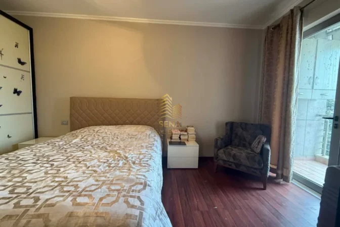 Tirane, shitet apartament 2+1+Ballkon Kati 4, 101 m² 190.000 € (Oxhaku)