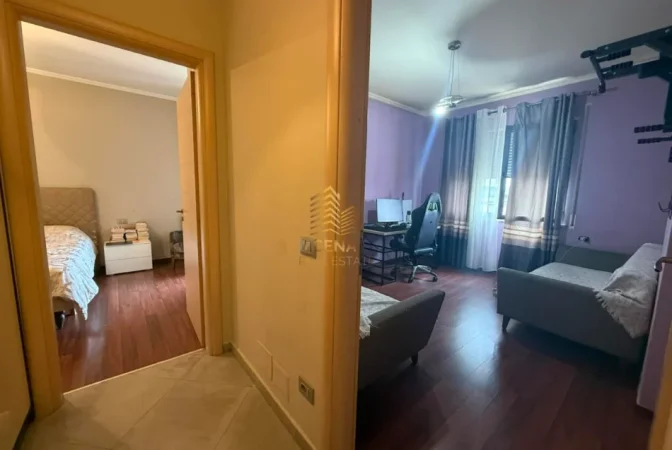 Tirane, shitet apartament 2+1+Ballkon Kati 4, 101 m² 190.000 € (Oxhaku)