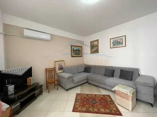 Tirane, jepet me qera apartament 2+1+Ballkon Kati 2, 104 m² 700 € (Kompleksi Halili)