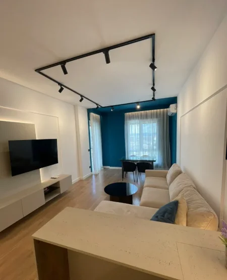 Tirane, jepet me qera 1+1 Kati 8, 70 m² 800 € (Kompleksi Erli)
