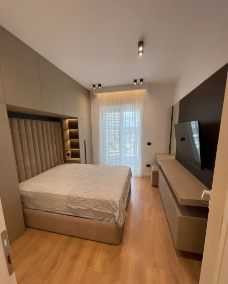 Tirane, jepet me qera 1+1 Kati 8, 70 m² 800 € (Kompleksi Erli)