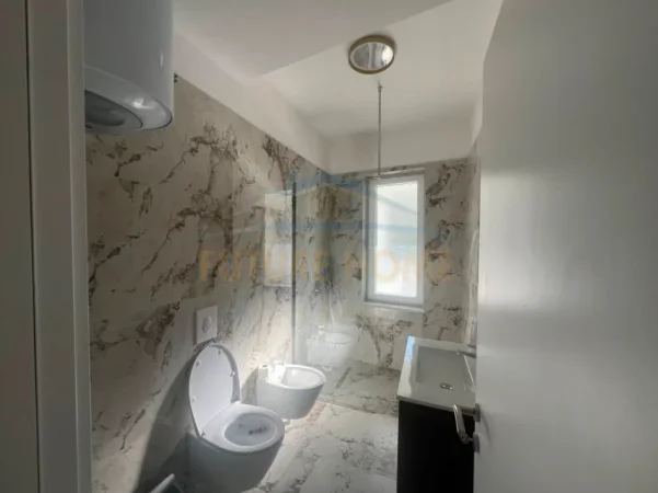 Tirane, jepet me qera apartament 2+1+2 Kati 2, 106 m² 750 € (RRUGA E DIBRES)