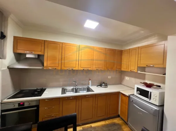 Tirane, jepet me qera apartament 2+1+2 Kati 1, 72 m² 500 € (SHKOLLA E BALETIT)