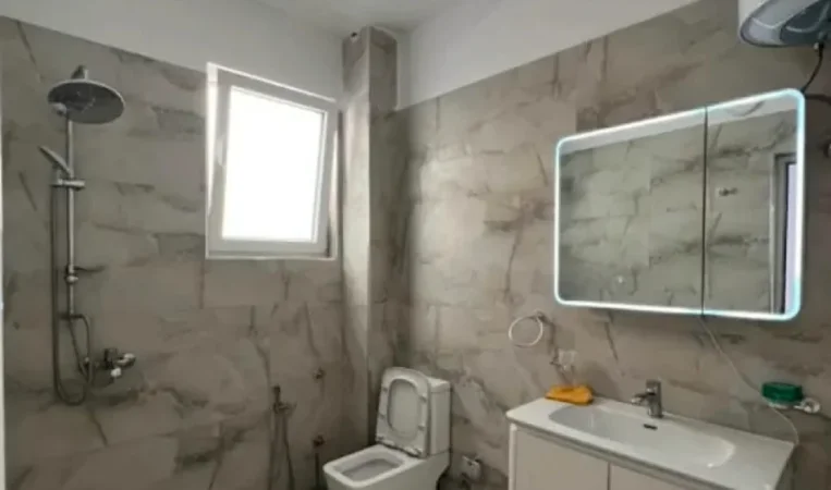 Tirane, jepet me qera apartament 2+1 Kati 2, 128 m² 450 € 