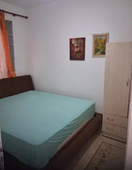 Tirane, jepet me qera apartament 1+1 Kati 1, 50 m² 300 € (Sauk)