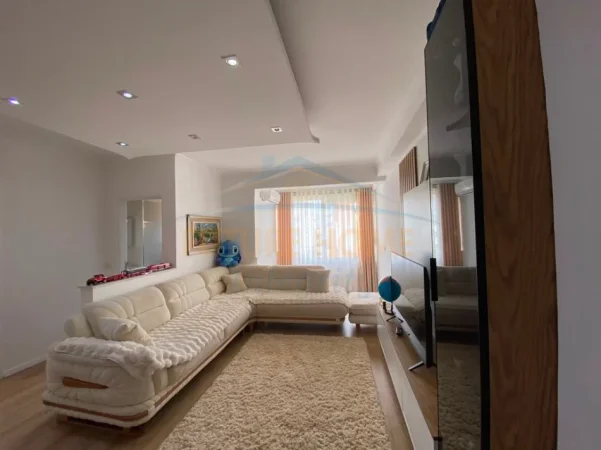 Tirane, shitet apartament 2+1+Ballkon Kati 3, 96 m² 130.000 € (FRESK)