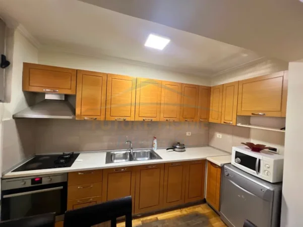 Tirane, jepet me qera apartament 2+1 Kati 1, 72 m² 500 € (Shkolla e Baletit)