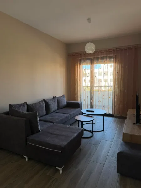 Shkembi Kavajes, shitet apartament 1+1+Aneks+Ballkon Kati 2, 64 m² 101.600 € (shkembi i kavajes)