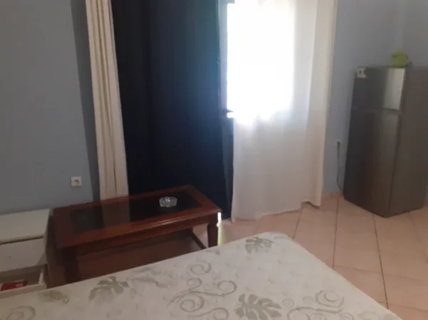 Tirane, jepet me qera garsonier 1+1 Kati 1, 28 m² 180 € (Rruga dritan hoxha prane shkolles te magjistratures)
