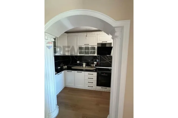 Tirane, jepet me qera apartament 1+1 Kati 5, 