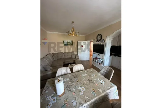Tirane, jepet me qera apartament 1+1 Kati 5, 
