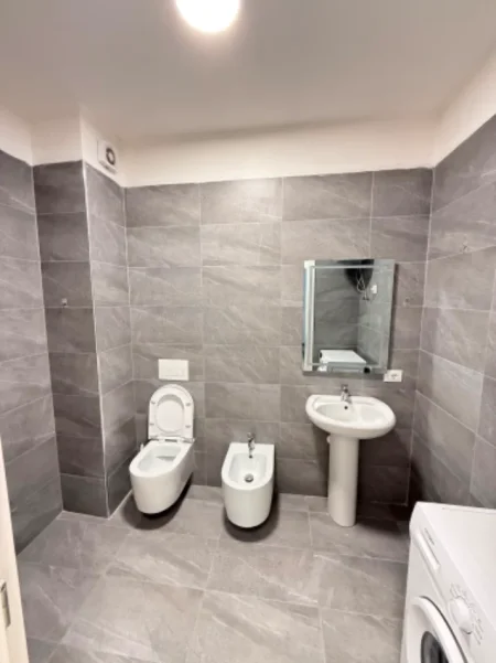 Tirane, jepet me qera apartament 1+1 Kati 9, 70 m² 450 € (Residenca Jolla ne Astir)