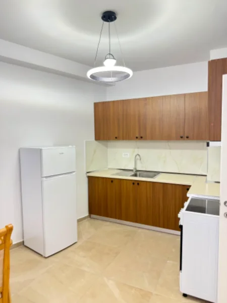 Tirane, jepet me qera apartament 1+1 Kati 9, 70 m² 450 € (Residenca Jolla ne Astir)