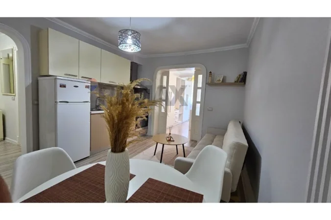 Tirane, jepet me qera apartament 1+1 Kati 4, 58 m² (Brryli)