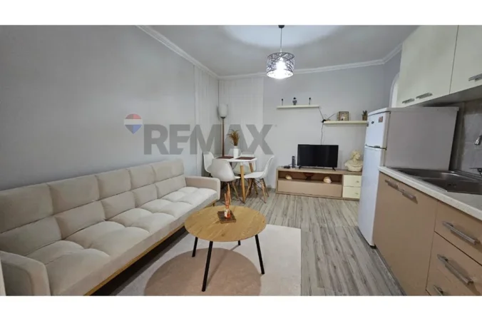 Tirane, jepet me qera apartament 1+1 Kati 4, 58 m² (Brryli)