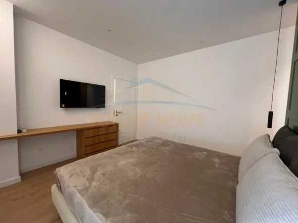 Tirane, jepet me qera 1+1 Kati 7, 73 m² 