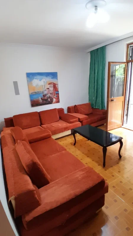 Tirane, jepet me qera apartament 2+1+Aneks+Ballkon Kati 1, 76 m² 500 € (Ish tregu Elektrik, te Piro Mani)