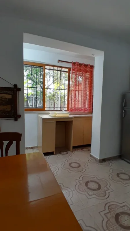 Tirane, jepet me qera apartament 2+1+Aneks+Ballkon Kati 1, 76 m² 500 € (Ish tregu Elektrik, te Piro Mani)