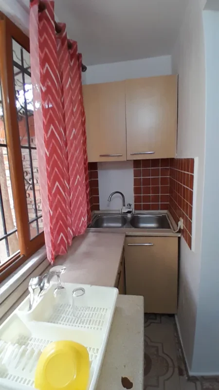 Tirane, jepet me qera apartament 2+1+Aneks+Ballkon Kati 1, 76 m² 500 € (Ish tregu Elektrik, te Piro Mani)