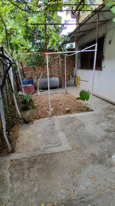 Tirane, jepet me qera apartament 2+1+Aneks+Ballkon Kati 1, 76 m² 500 € (Ish tregu Elektrik, te Piro Mani)