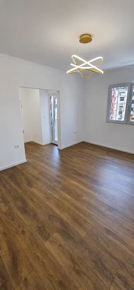 Tirane, shitet apartament 1+1+Ballkon Kati 3, 59 m² 140.000 € (Prane Condor center)